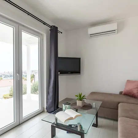 Mate's Holliday House Apartment Trogir